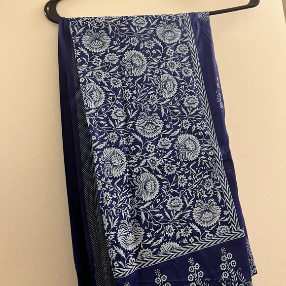 Stunning scarf - Picture 6 of 8